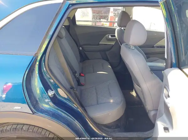 KNDCB3LCXN5509991 2022 KIA NIRO - Image 8