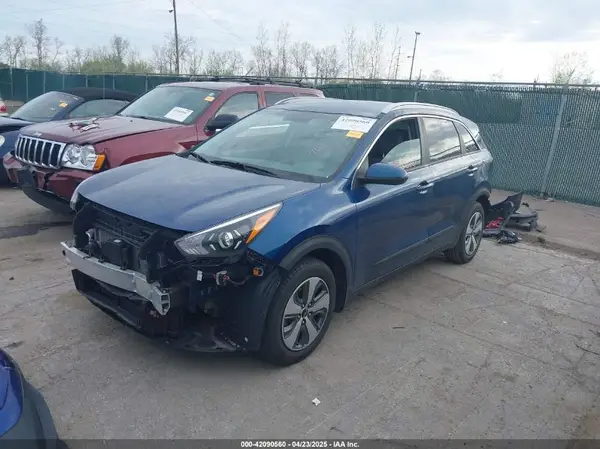 KNDCB3LCXN5512079 2022 KIA NIRO - Image 2
