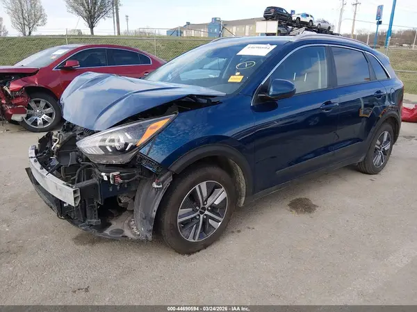 KNDCB3LCXN5513748 2022 KIA NIRO - Image 2