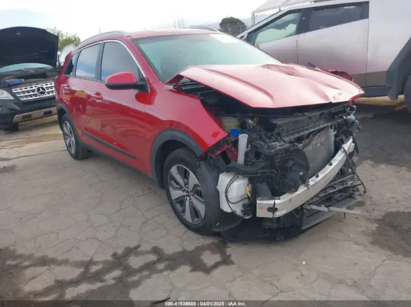 KNDCB3LCXN5519145 2022 KIA NIRO - Image 1