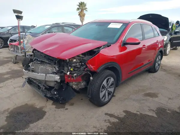 KNDCB3LCXN5519145 2022 KIA NIRO - Image 2