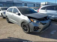 KNDCB3LCXN5541470 2022 KIA NIRO