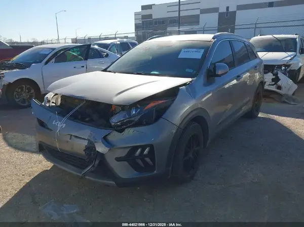 KNDCB3LCXN5541470 2022 KIA NIRO - Image 2