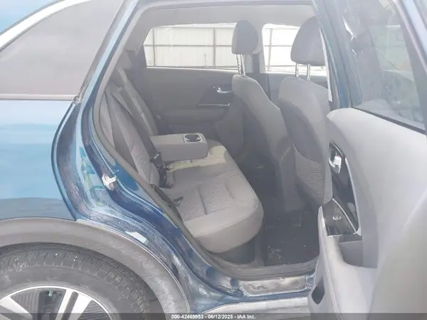 KNDCB3LCXN5549746 2022 KIA NIRO - Image 8