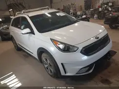 KNDCC3LC0H5037138 2017 KIA NIRO