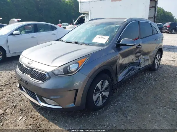 KNDCC3LC0H5066395 2017 KIA NIRO - Image 2