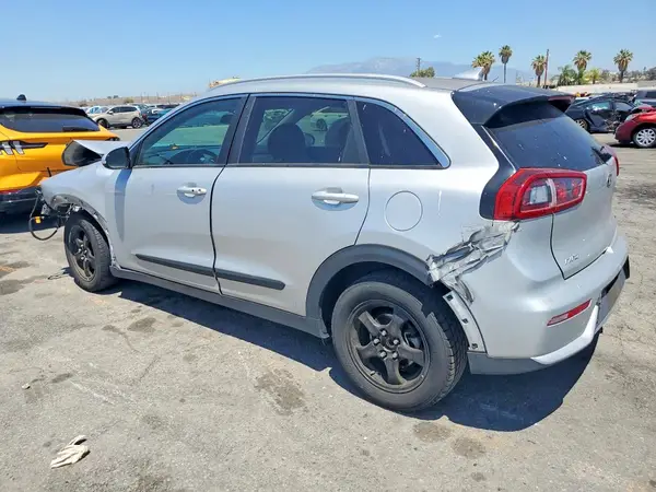 KNDCC3LC0H5068275 2017 KIA NIRO - Image 2