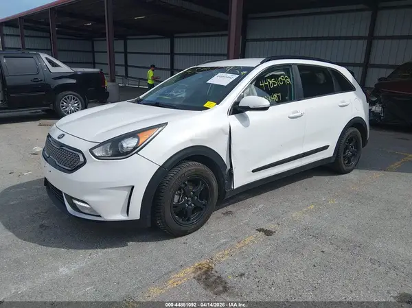 KNDCC3LC0H5069619 2017 KIA NIRO - Image 2