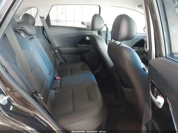 KNDCC3LC0H5069801 2017 KIA NIRO - Image 8
