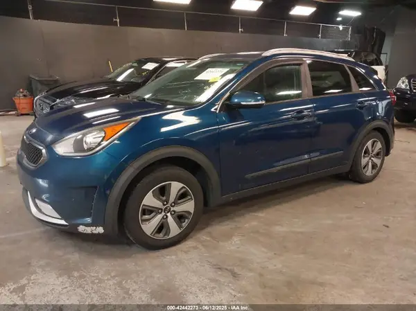KNDCC3LC0H5096142 2017 KIA NIRO - Image 2