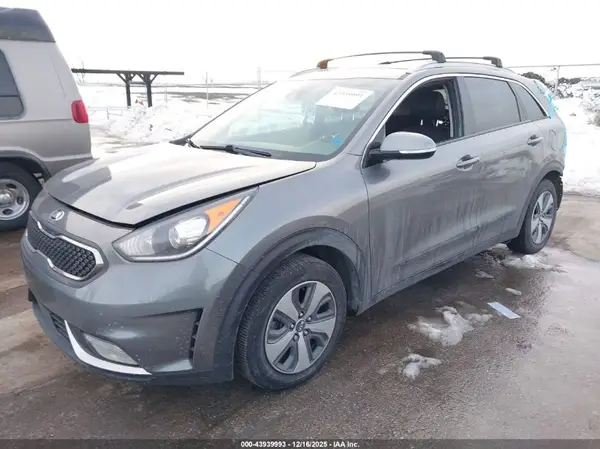 KNDCC3LC0J5175641 2018 KIA NIRO - Image 2