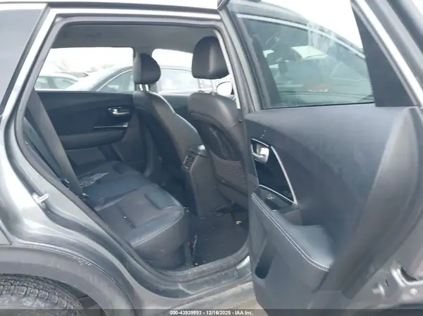 KNDCC3LC0J5175641 2018 KIA NIRO - Image 8