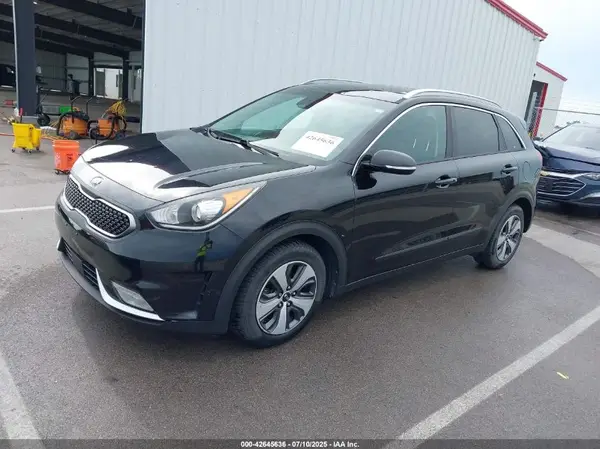 KNDCC3LC1H5032661 2017 KIA NIRO - Image 2