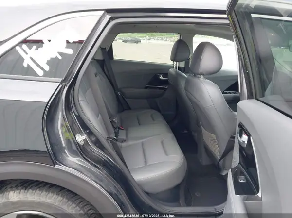 KNDCC3LC1H5032661 2017 KIA NIRO - Image 8