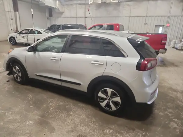KNDCC3LC1H5037259 2017 KIA NIRO - Image 2
