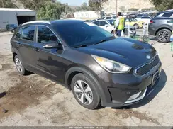 KNDCC3LC1H5037813 2017 KIA NIRO