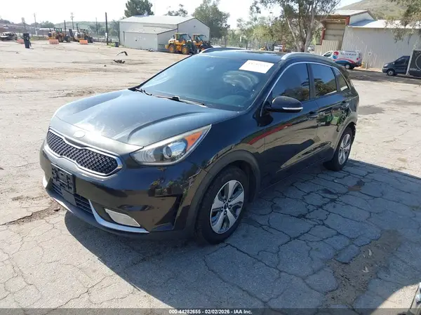 KNDCC3LC1H5037813 2017 KIA NIRO - Image 2