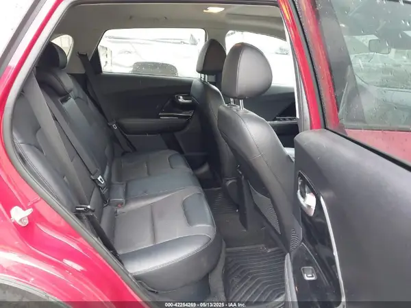 KNDCC3LC1H5037990 2017 KIA NIRO - Image 8