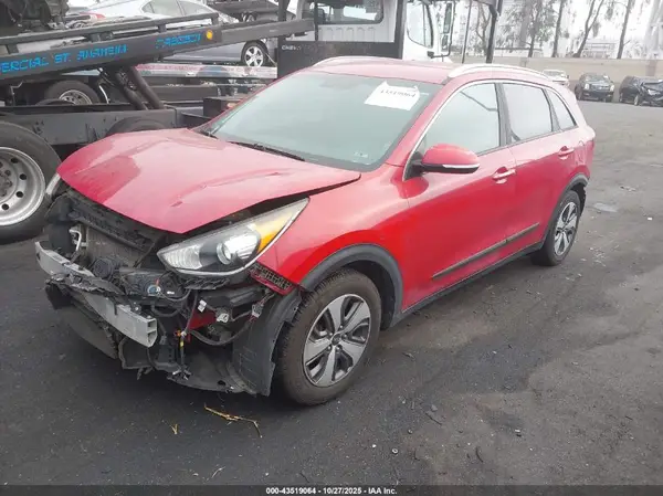 KNDCC3LC1H5057883 2017 KIA NIRO - Image 2