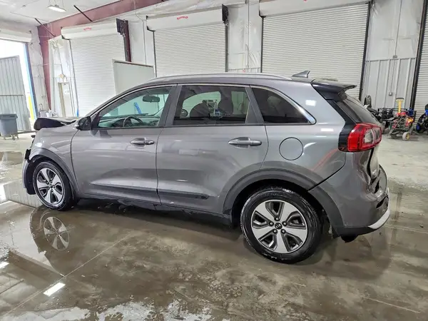 KNDCC3LC1H5061657 2017 KIA NIRO - Image 2