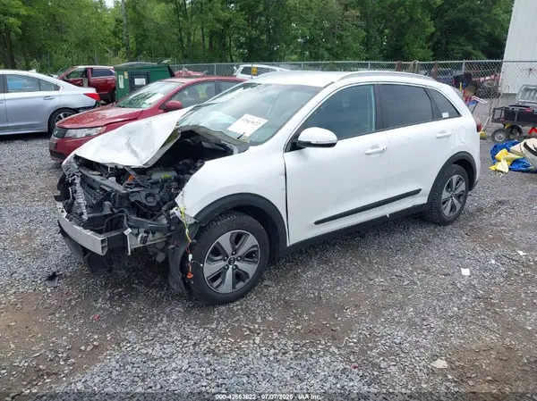 KNDCC3LC1H5067197 2017 KIA NIRO - Image 2