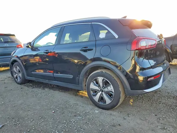 KNDCC3LC1H5079169 2017 KIA NIRO - Image 2
