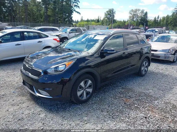 KNDCC3LC1H5080239 2017 KIA NIRO - Image 2