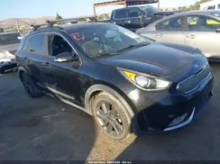 KNDCC3LC1H5095694 2017 KIA NIRO