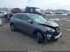KNDCC3LC1H5096053 2017 KIA NIRO