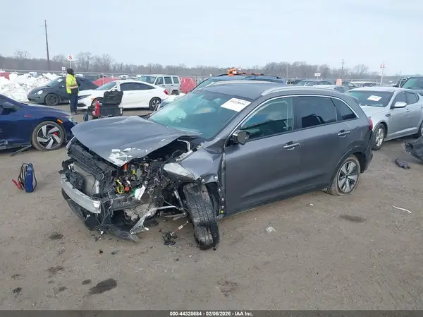 KNDCC3LC1H5096053 2017 KIA NIRO - Image 2