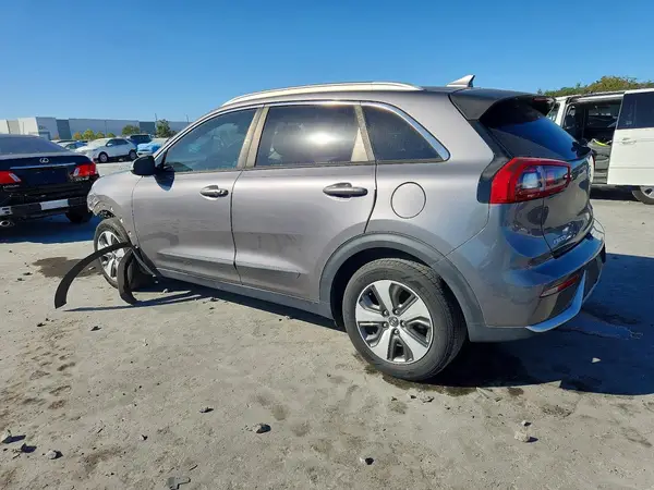 KNDCC3LC1J5117022 2018 KIA NIRO - Image 2