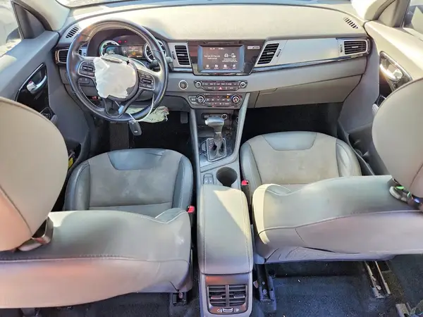 KNDCC3LC1J5117022 2018 KIA NIRO - Image 8