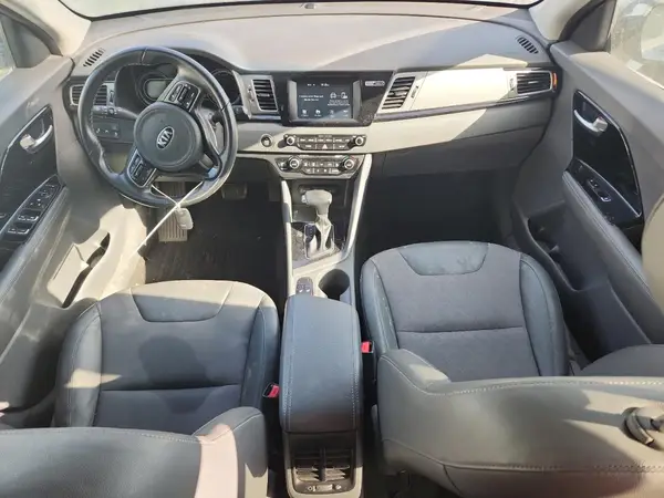 KNDCC3LC1J5122236 2018 KIA NIRO - Image 8