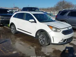 KNDCC3LC1J5127582 2018 KIA NIRO