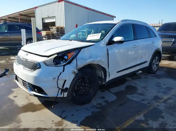 KNDCC3LC1J5127582 2018 KIA NIRO - Image 2