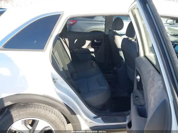 KNDCC3LC1J5127582 2018 KIA NIRO - Image 8