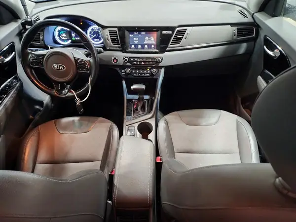 KNDCC3LC1J5130305 2018 KIA NIRO - Image 8