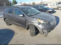 KNDCC3LC1J5134015 2018 KIA NIRO
