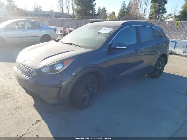 KNDCC3LC1J5134015 2018 KIA NIRO - Image 2