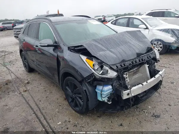 KNDCC3LC1J5135553 2018 KIA NIRO - Image 1
