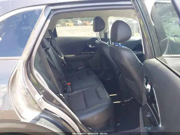 KNDCC3LC1J5145600 2018 KIA NIRO - Image 8
