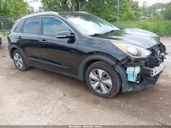 KNDCC3LC1K5221690 2019 KIA NIRO - Image 1