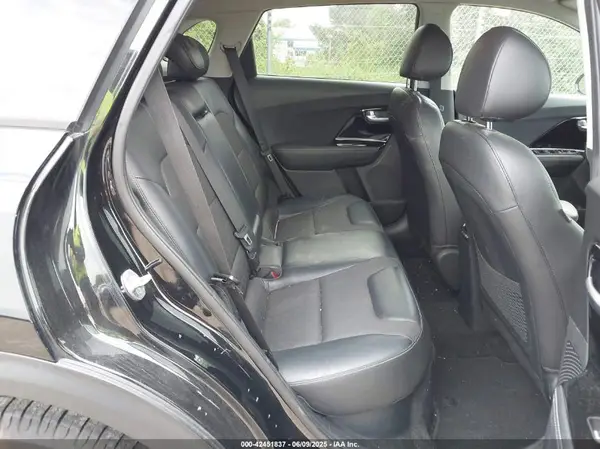 KNDCC3LC1K5221690 2019 KIA NIRO - Image 8