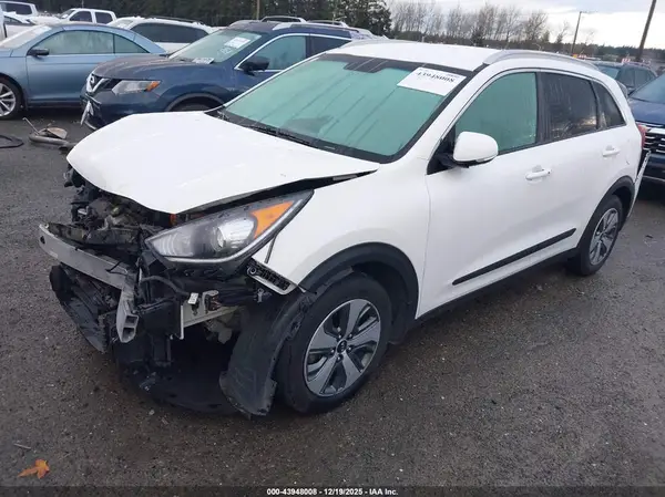 KNDCC3LC1K5275006 2019 KIA NIRO - Image 2