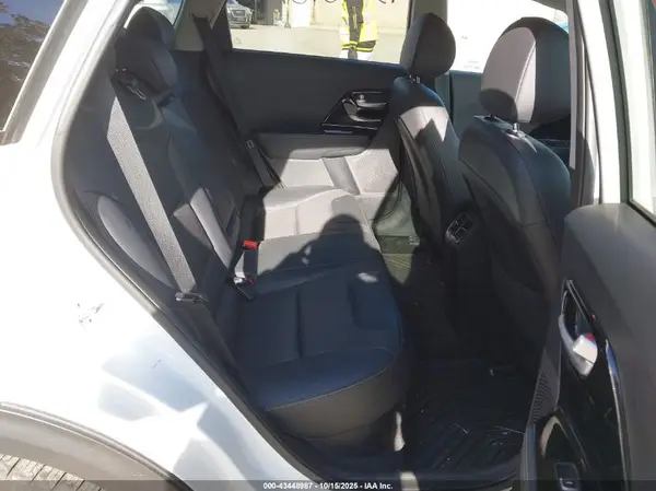 KNDCC3LC1K5297586 2019 KIA NIRO - Image 8