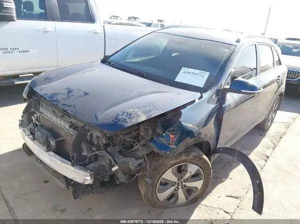 KNDCC3LC1K5346124 2019 KIA NIRO - Image 2