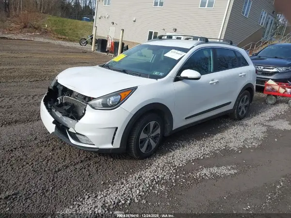 KNDCC3LC2H5033365 2017 KIA NIRO - Image 2