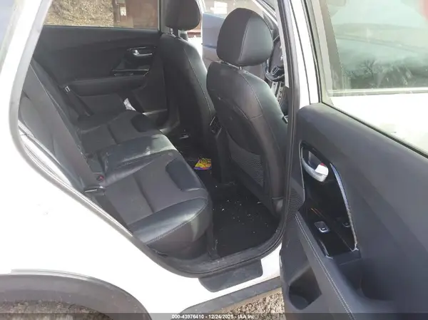 KNDCC3LC2H5033365 2017 KIA NIRO - Image 8