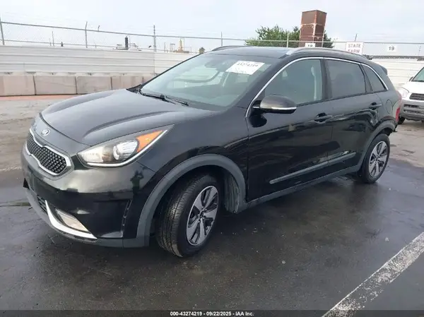 KNDCC3LC2H5045113 2017 KIA NIRO - Image 2