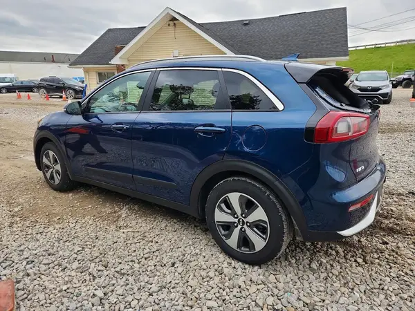 KNDCC3LC2H5045449 2017 KIA NIRO - Image 2